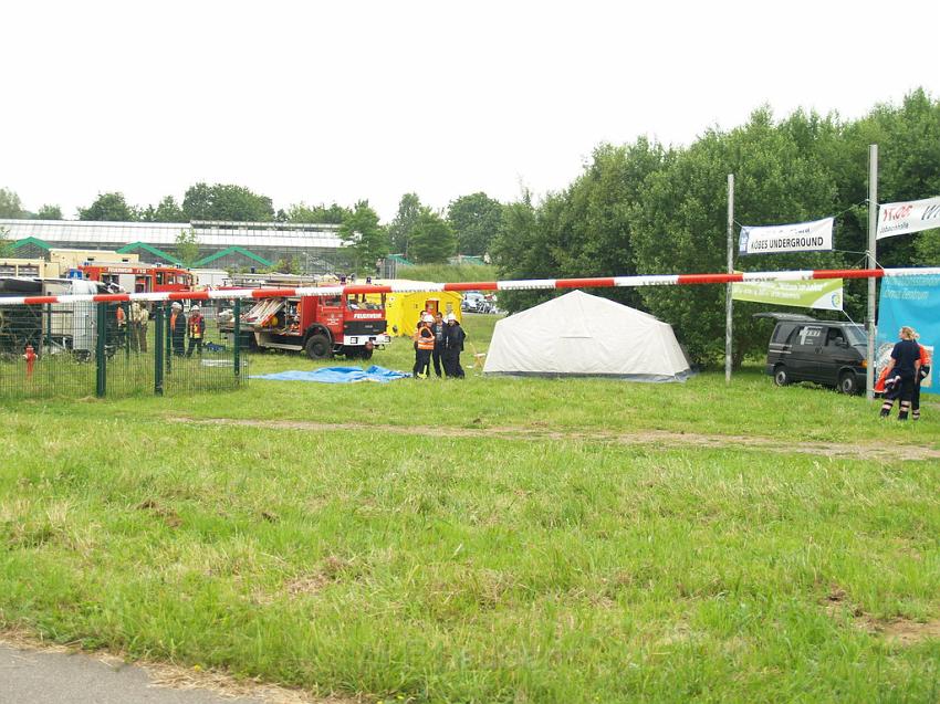 Schwerer Unfall mit Reisebus Lohmar Donrather Dreieck P384.JPG